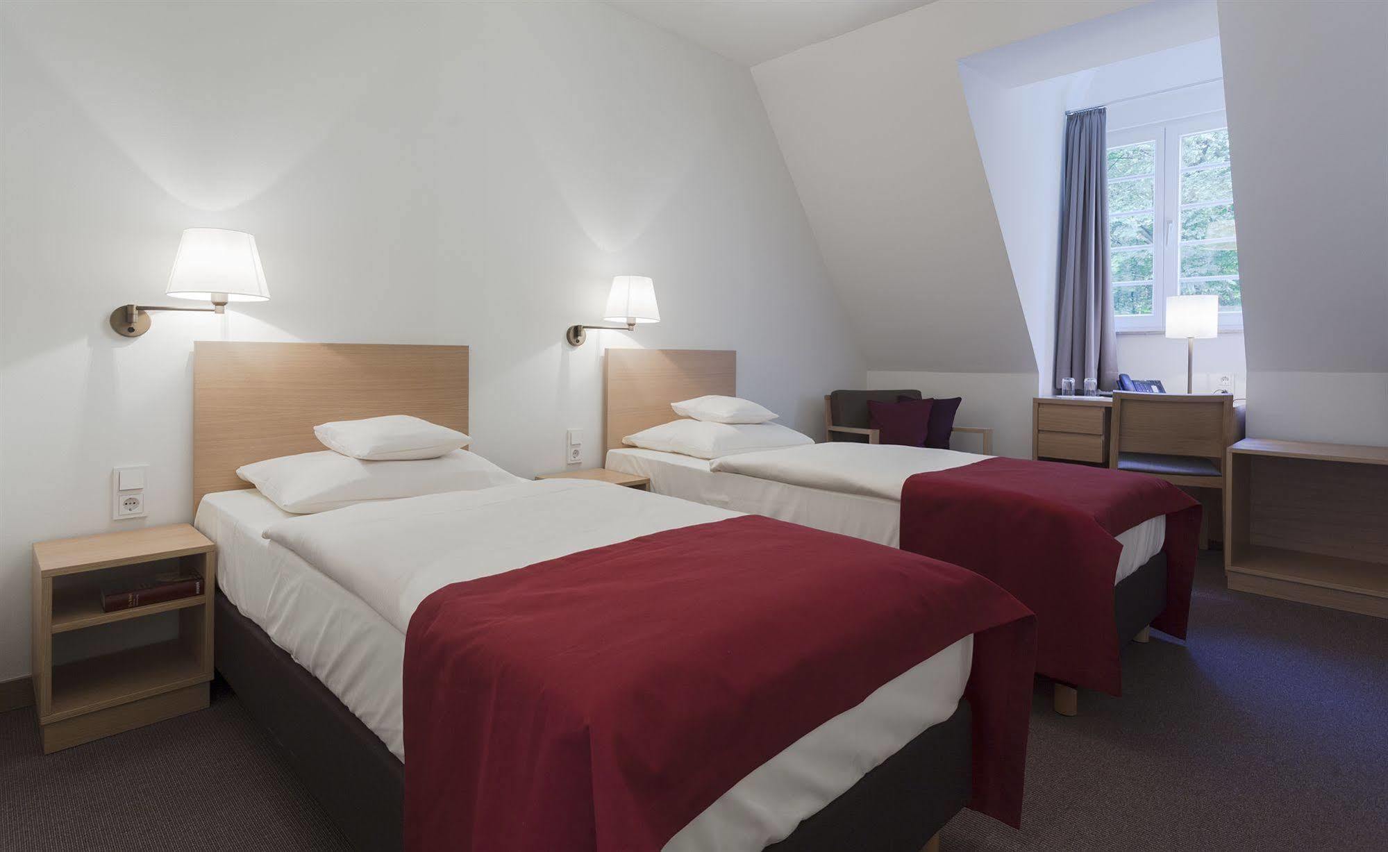 Hotel Kardinal Schulte Haus Bergisch Gladbach Exterior foto